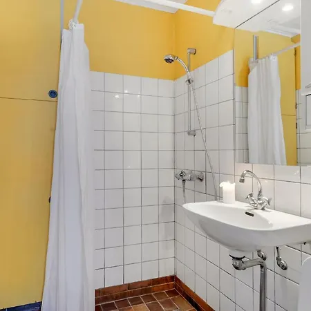 Amazing In With 3 Bedrooms And Internet 펜션